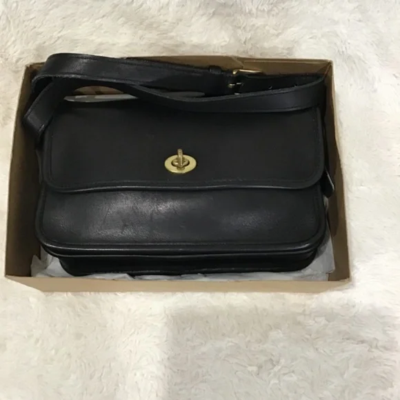 VTG Coach Dinky Black Leather Crossbody Shoulder Bag Minimalist Classic NYC - Picture 10 of 14